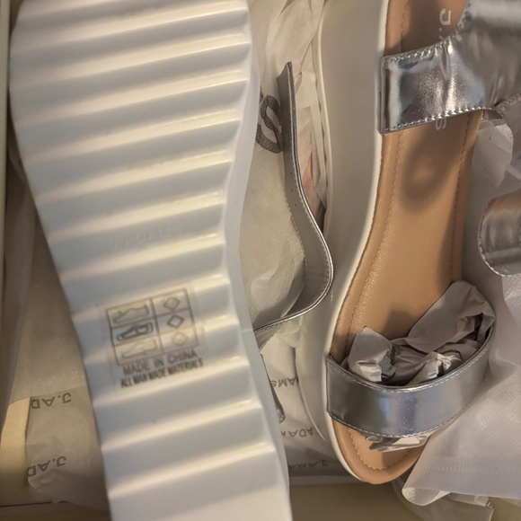 J.Adams silver brand new women’s sandals - Picture 3 of 4